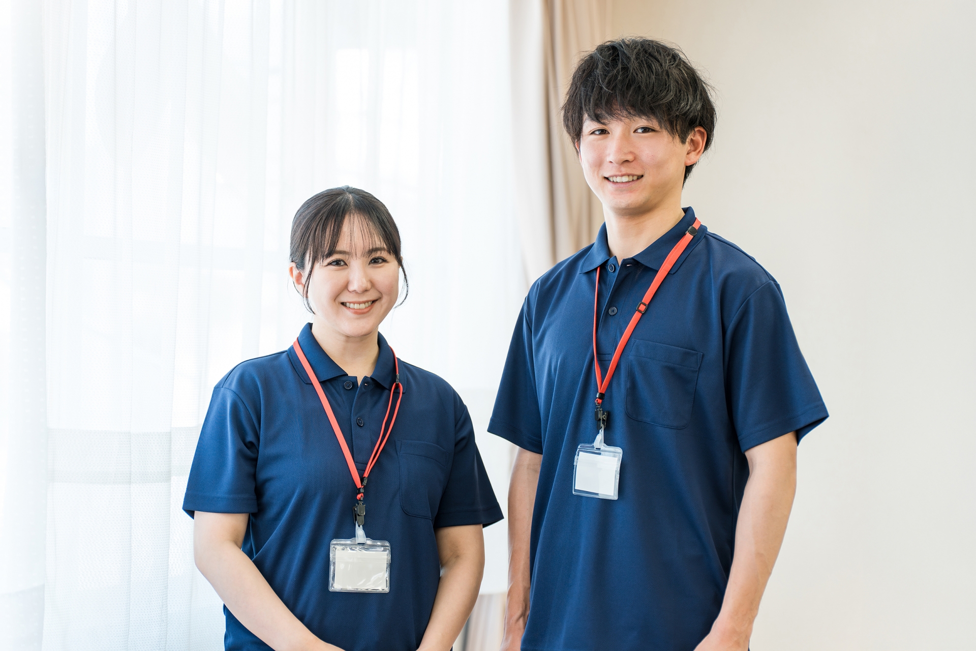 介護スタッフが並んでいる様子