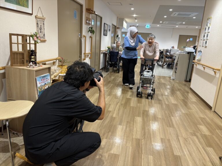 この笑顔、実はちょっぴり緊張中！？いちじくの里ホームページ「写真撮影」の舞台裏